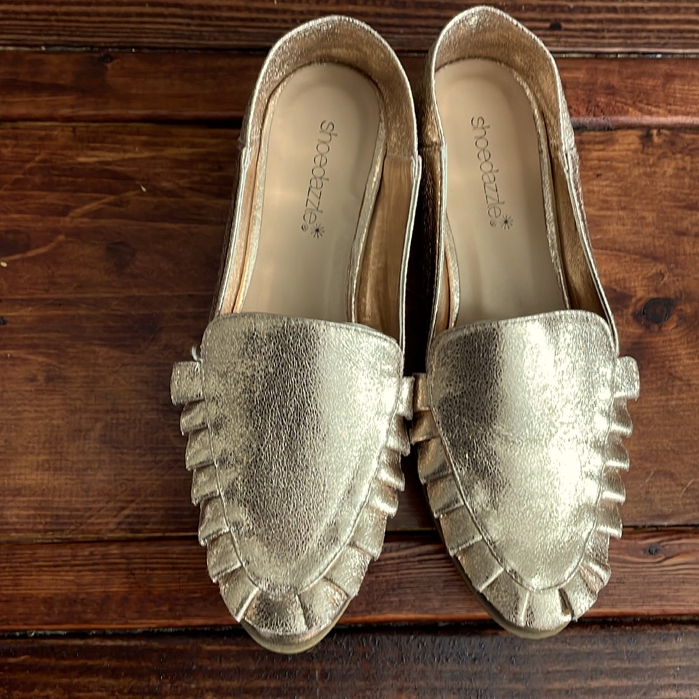 Shoe Dazzle Ruffled Rose Gold Loafer